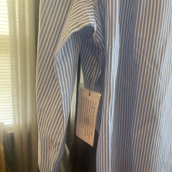 NWT cropped white shirt with blue stripes button down - Picture 5 of 11